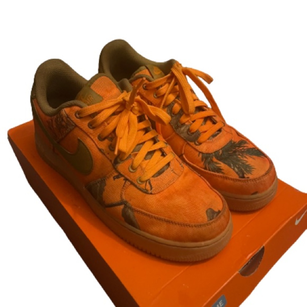 REALTREE X AIR FORCE 1 LOW 'ORANGE CAMO' Size 10.5 men- with a box